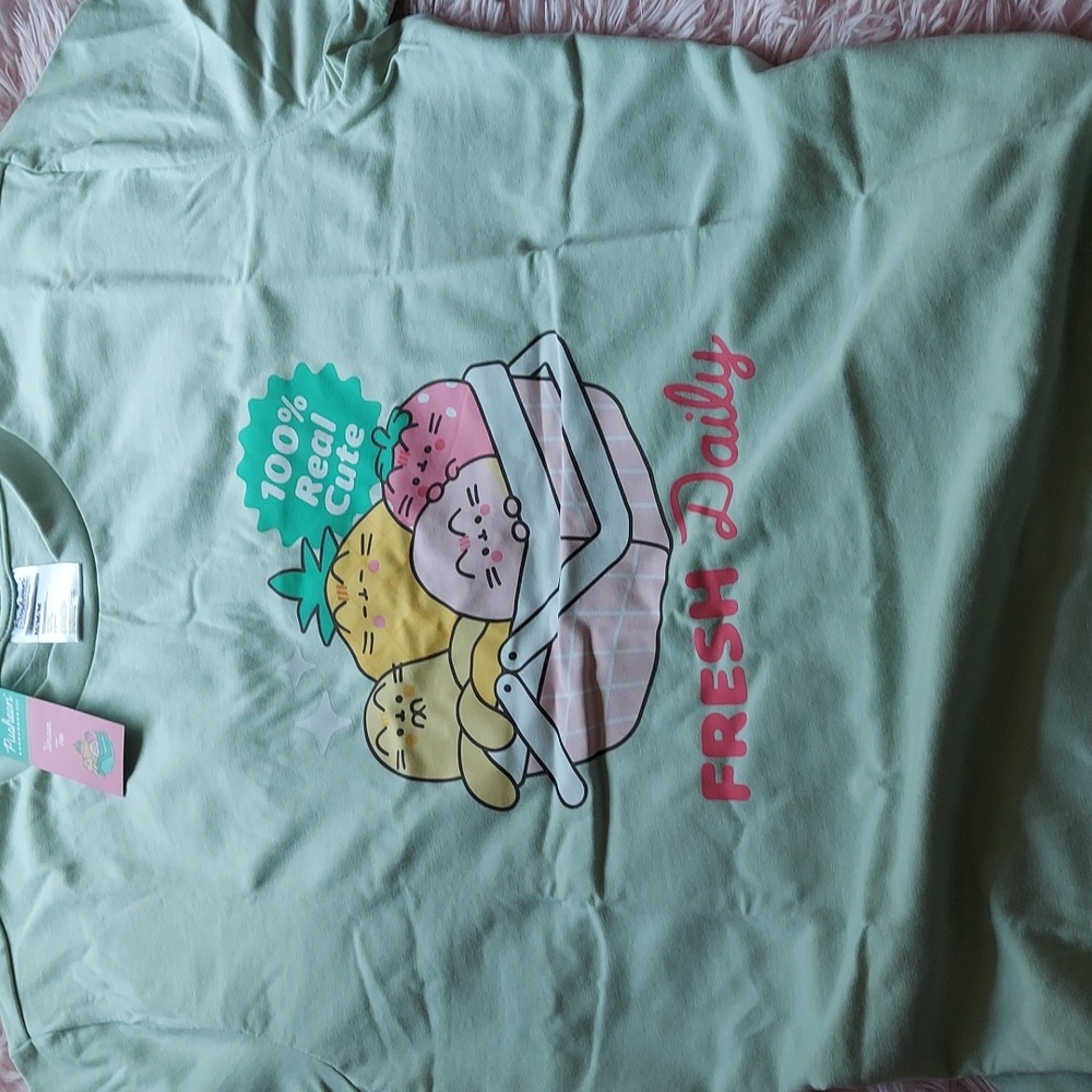 Pusheen t shirt